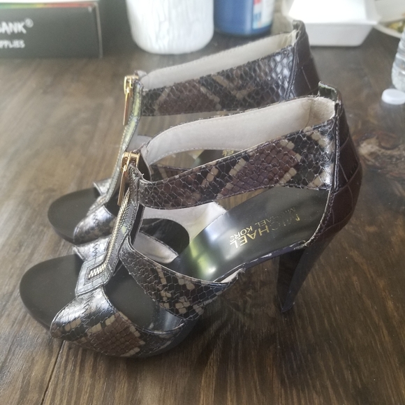 Authentic Michael Kors Berkley T Strap High Sandal - Picture 2 of 4